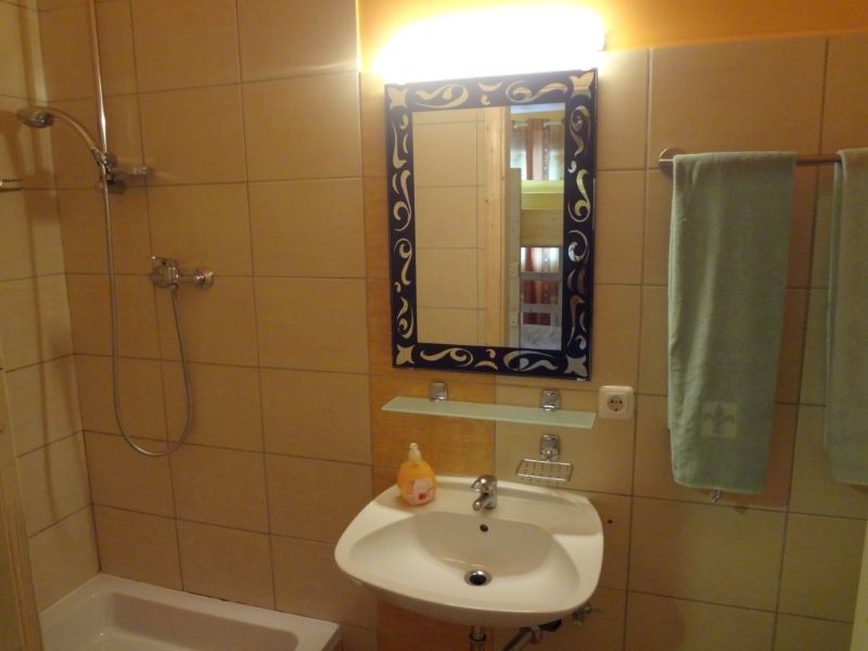 Image of Safari room bathroom
