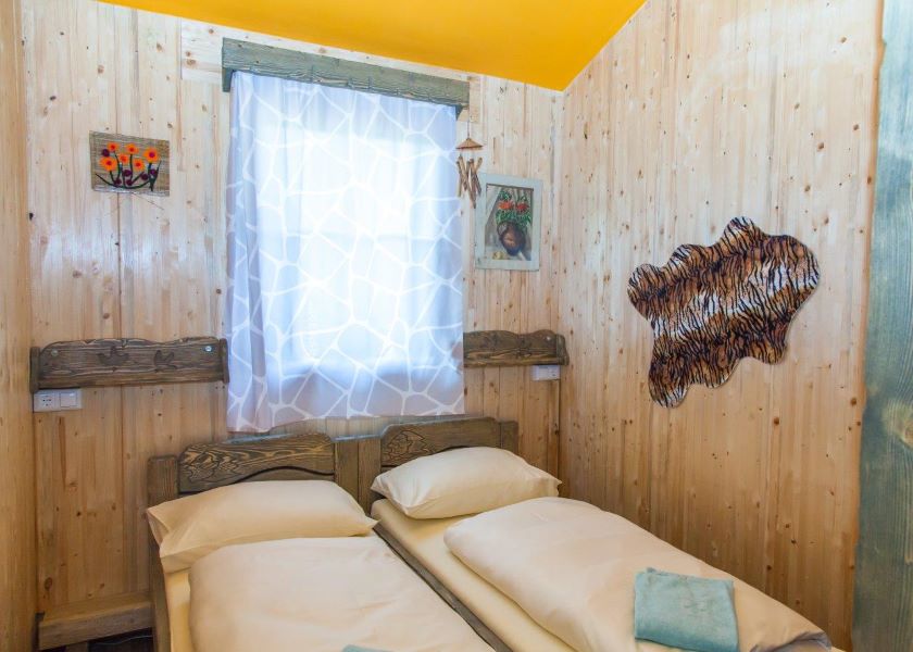 Image of Treehouse neandertal bedroom