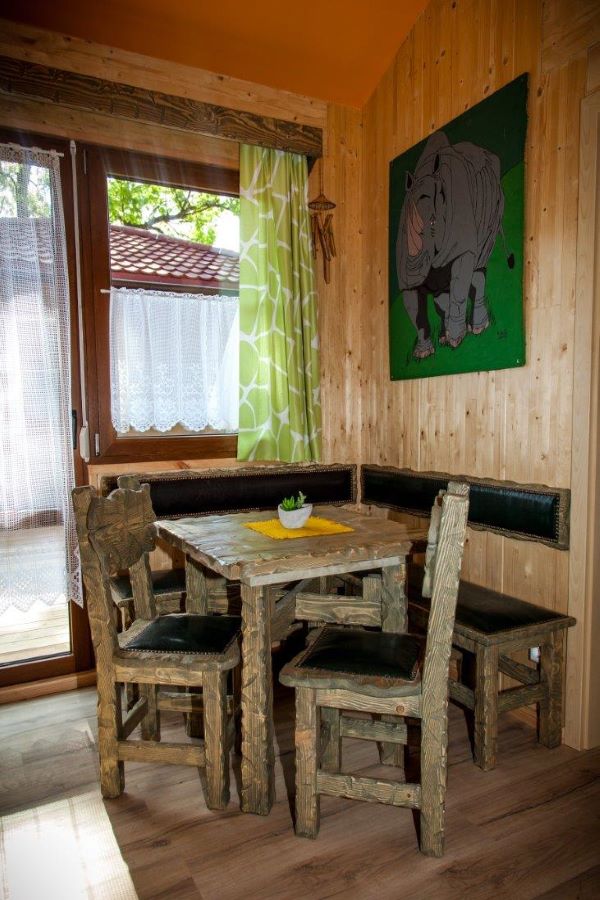 Image of Treehouse neandertal dining table
