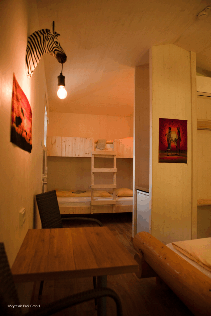Bild von Schlafzimmer des Baumhaus Afrika 2 im Styrassic Park